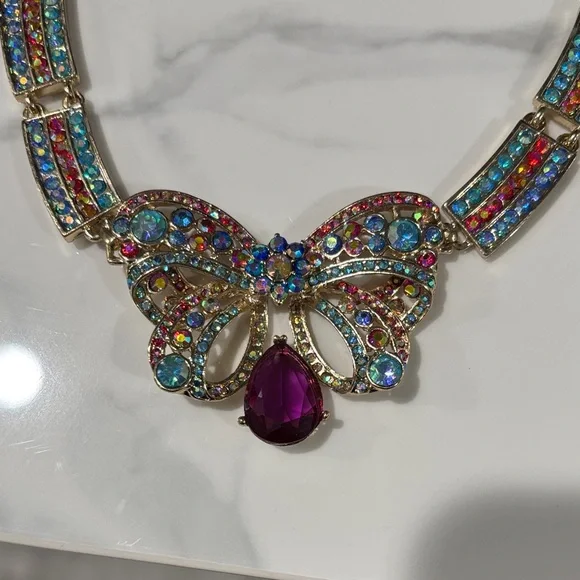Elegant Multicolor Butterfly Necklace - Picture 2 of 7